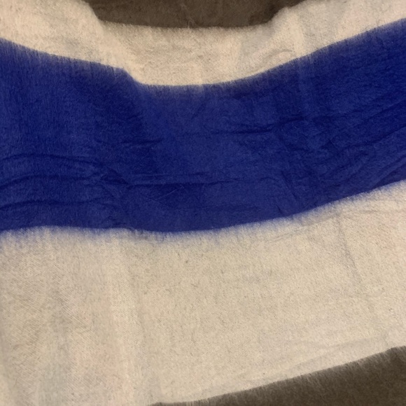 Beautiful large color-block fuzzy scarf. 🥰 - Picture 4 of 5